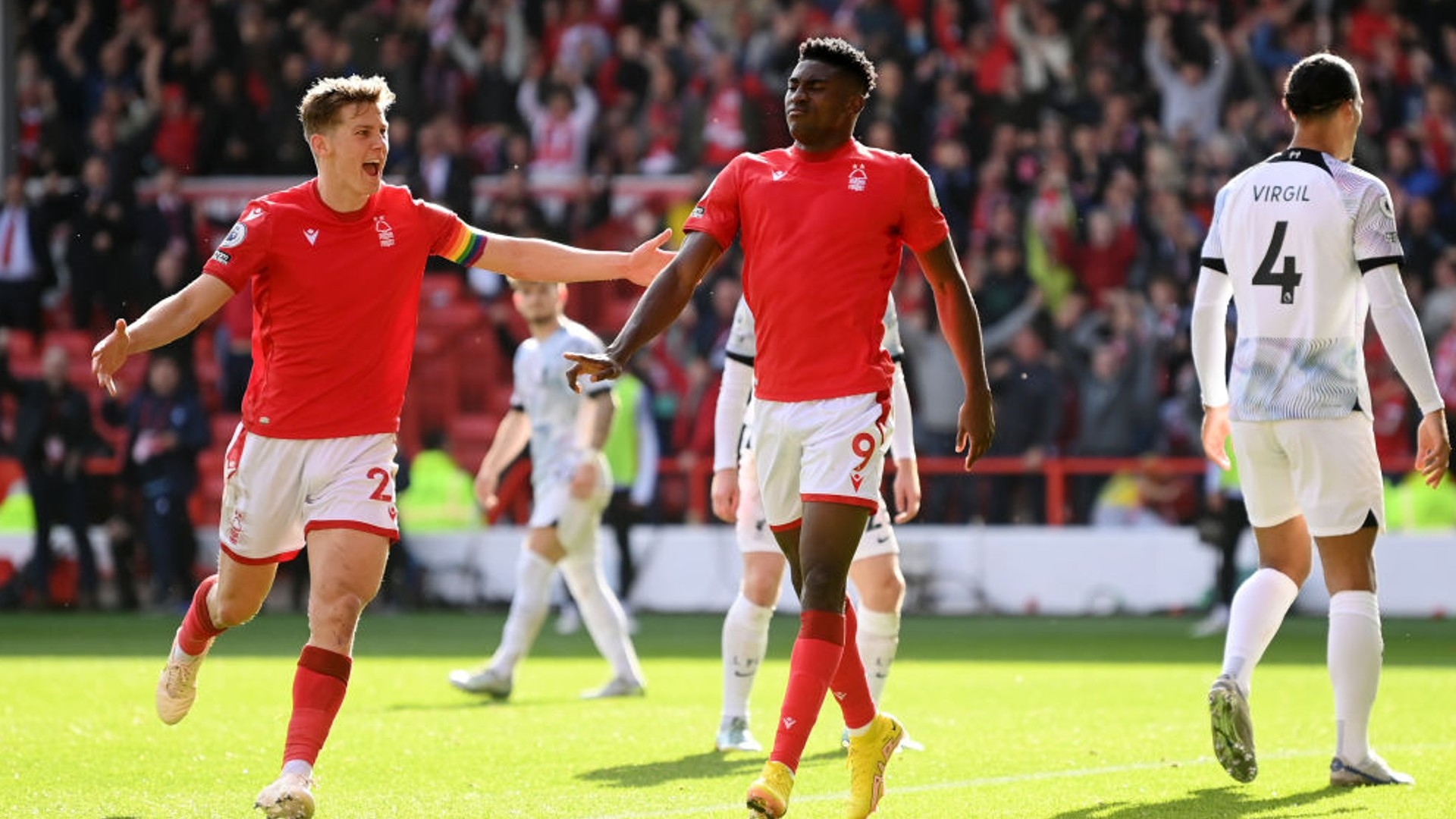 邮报：英格兰女足住的是豪华度假村，丘吉尔曾在此下榻.